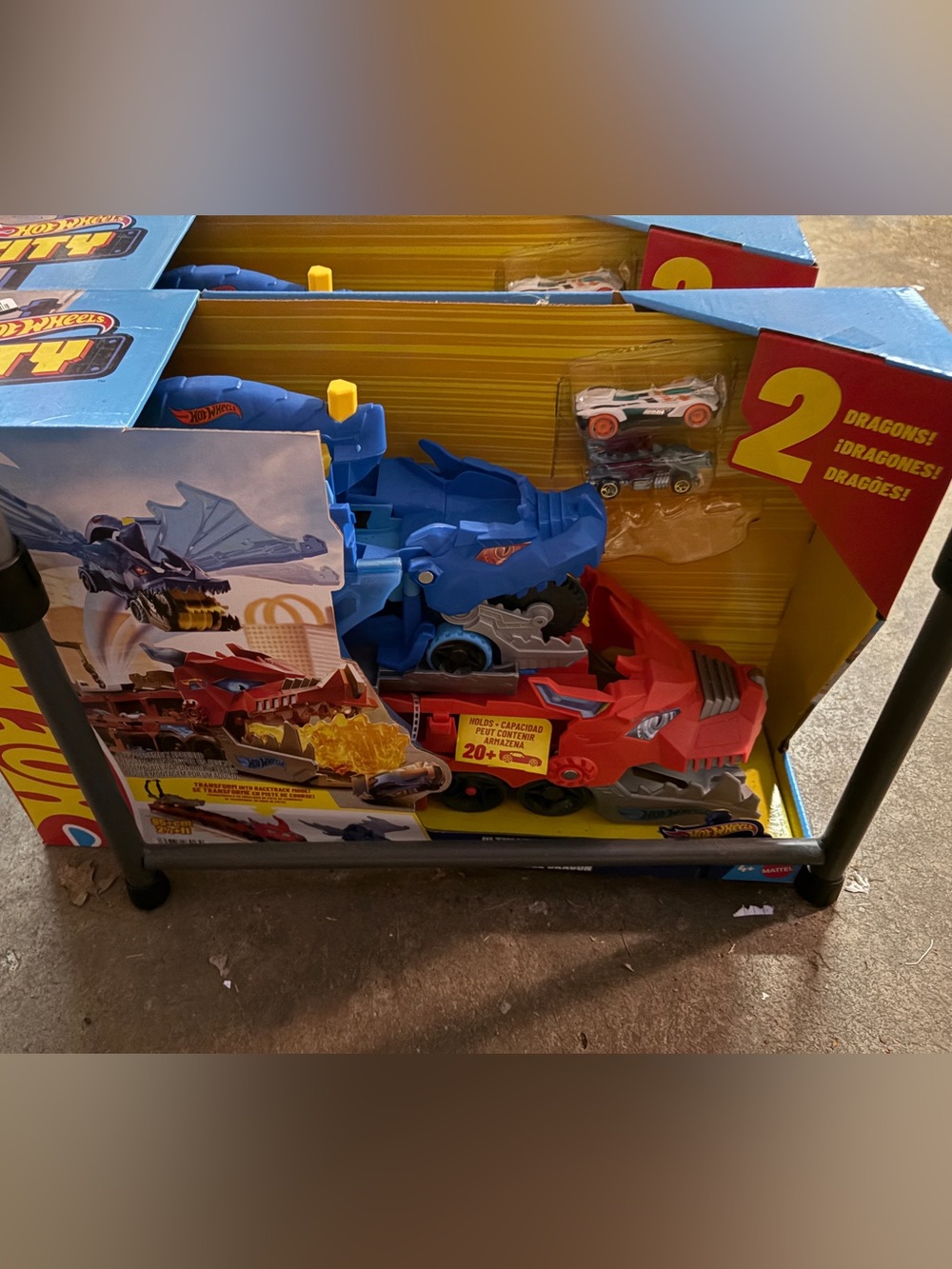 Nwt hot wheels Dragon Carrier Playset - Blue & Red Vehicle